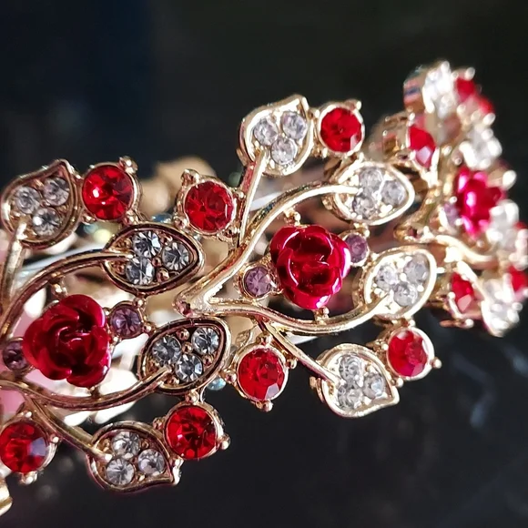 Rhinestones and Roses 🌹  goldtone bracelet,  vintage, EUC - Picture 3 of 9